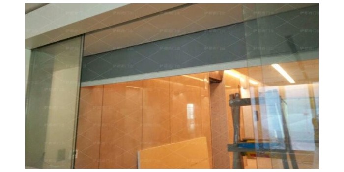 電動(dòng)擋煙垂壁到底可以一控多嗎？聽聽擋薩都奇-擋煙垂壁廠家怎么說？